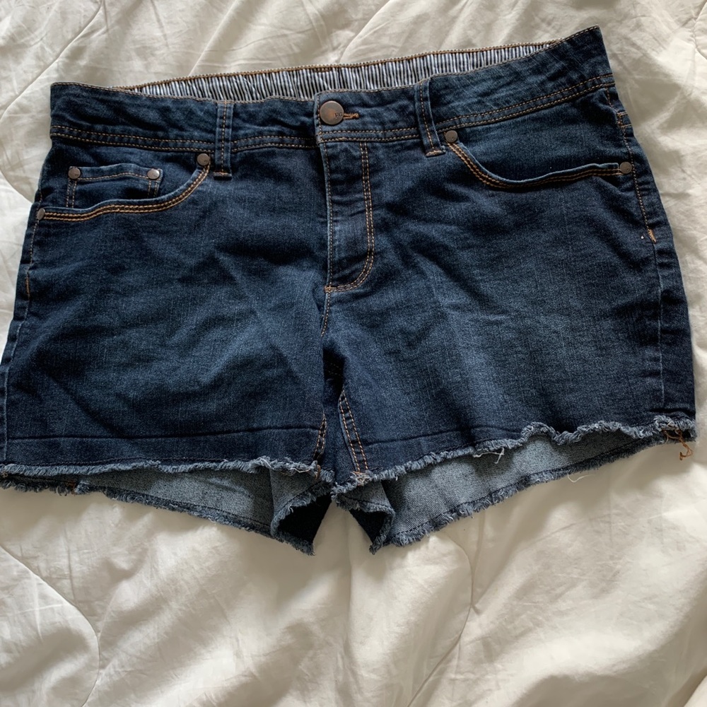 Mid rise denim shorts